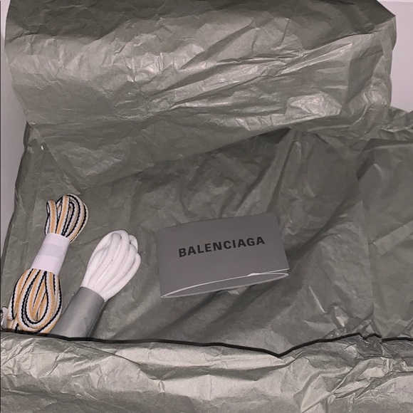 Men’s size 11 Balenciaga sneakers - Picture 5 of 5